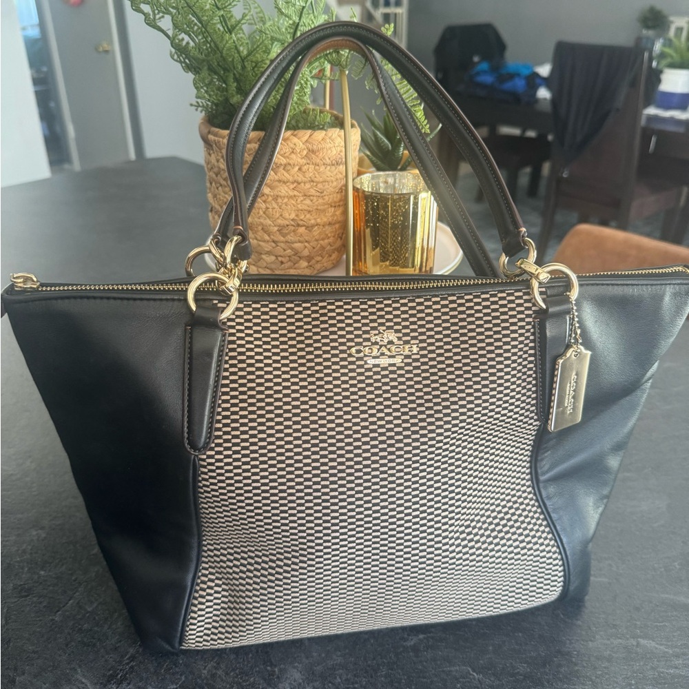 Coach shoulder bag.